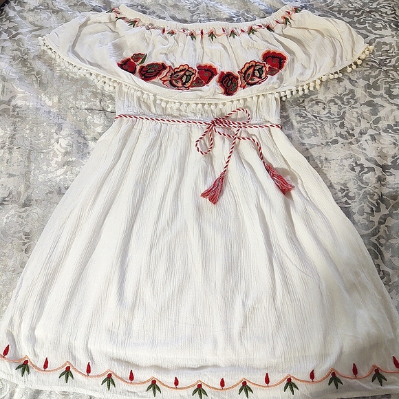 Forever 21 White Embroidered Boho Off-Shoulder Mini Dress Small - Picture 2 of 10